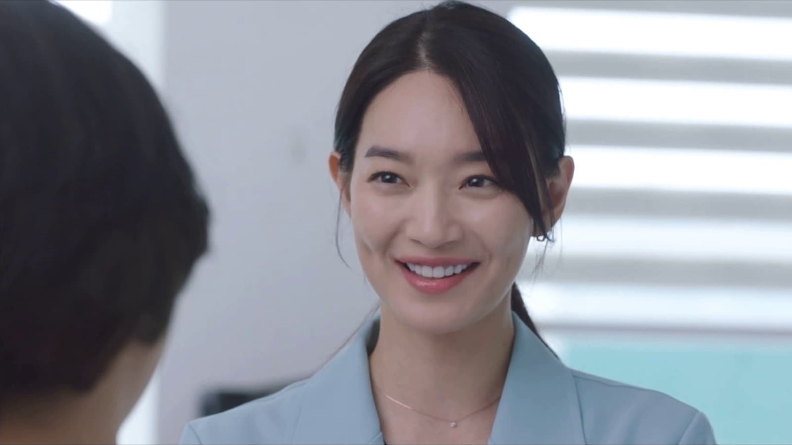 Shin Min Ah thủ vai Yoon Hye Jin - nha sĩ theo đuổi chủ nghĩa hoàn hảo, tham vọng, xinh đẹp và tự tinShin Min Ah thủ vai Yoon Hye Jin - nha sĩ theo đuổi chủ nghĩa hoàn hảo, tham vọng, xinh đẹp và tự tin