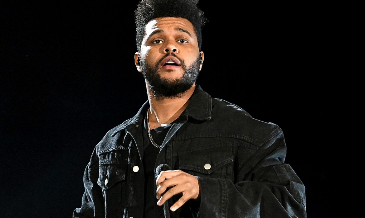 Màn trình diễn ca khúc "The Hills" của The Weeknd trên sân khấu