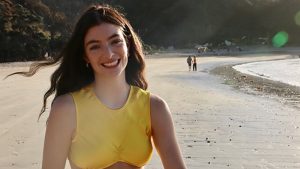 Lorde trở lại với album "Solar Power" sau thời gian vắng bóng